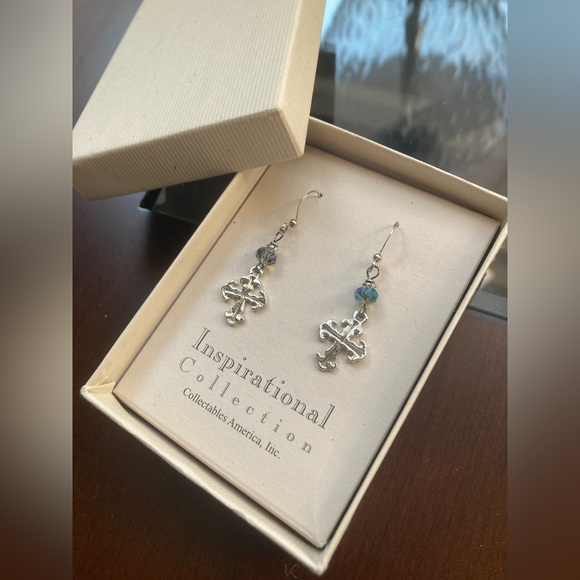 NIB-Excellent condition! Unused! Cross Earrings - Picture 3 of 6